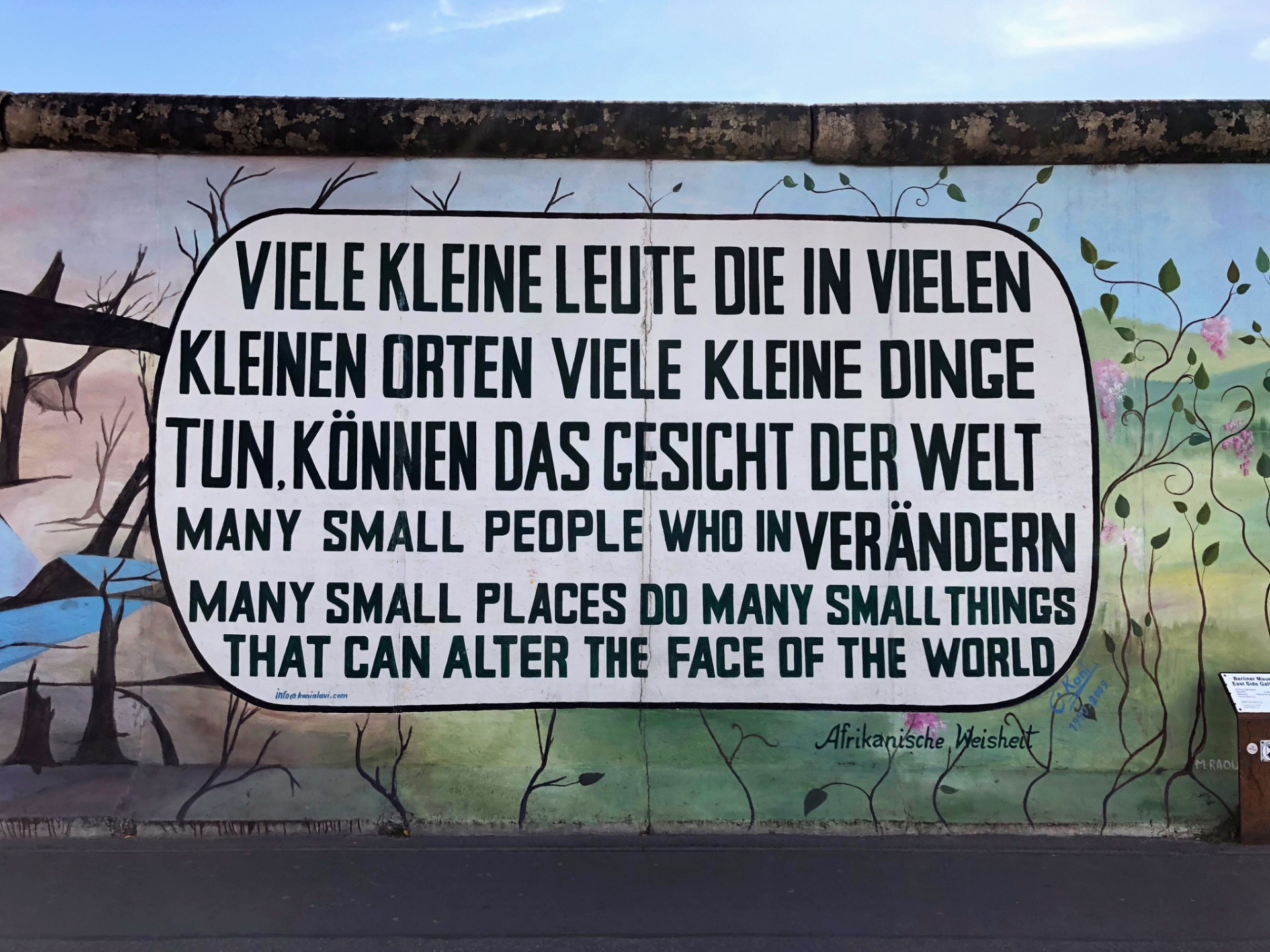 Berliner Mauer mit Zitat über Menschen und Veränderung