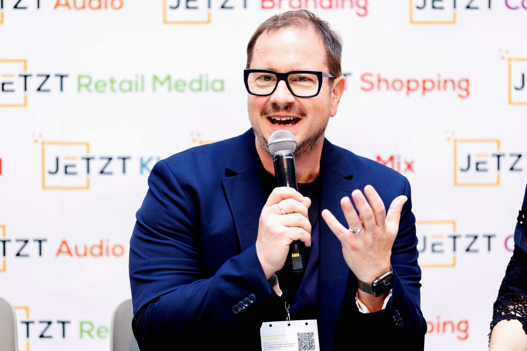 Armin Rogl bei einer Digital-Marketing-Konferenz